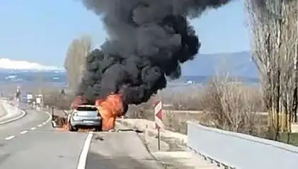 Kütahya'da Seyir Halindeki Otomobil Alev Alev Yandı: Araçta Neler Oldu?
