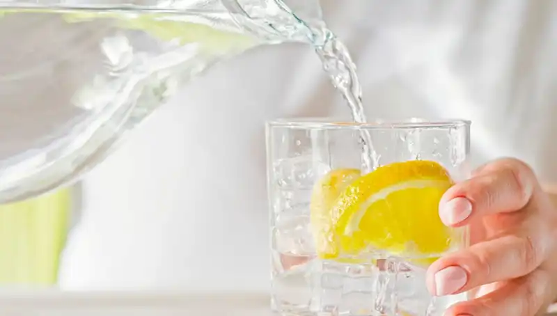 Limonlu Su İçmenin Sağlığınıza Faydaları ve Bilmediğiniz Etkileri