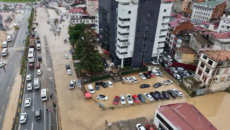 Trabzon'da Sel Felaketi: Çamur Altında Kayıp Kişiyi Bulma Mücadelesi