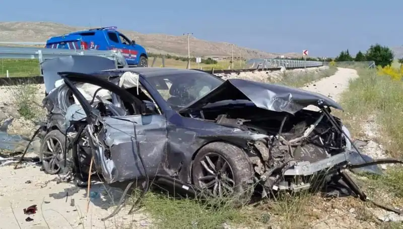 Sivas'ta Feci Kaza! İki Ayrı Trafik Kazasında 9 Kişi Yaralandı