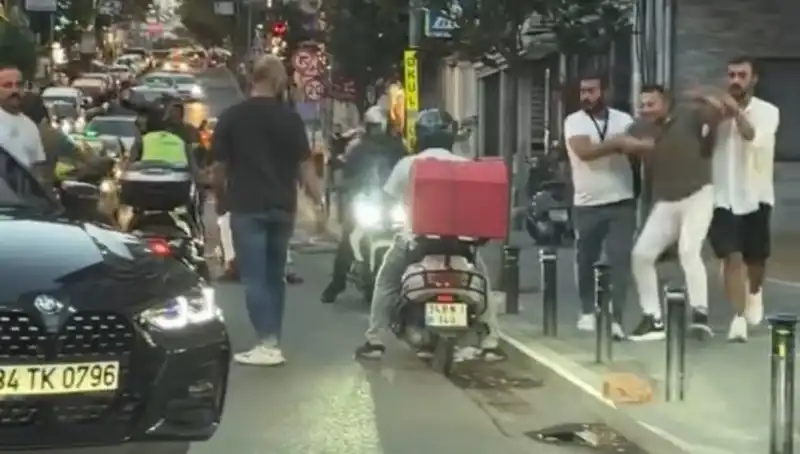 Nişantaşı’nda Yıldıran Yol Verme Kavgası: Kadına Sopa ile Saldırı!