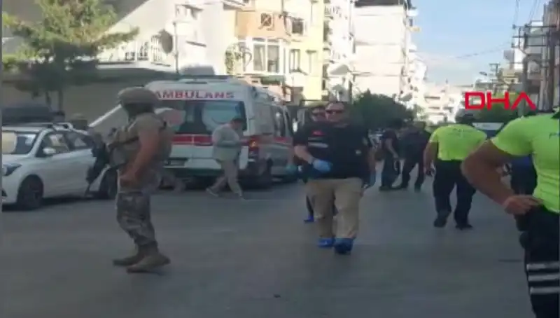 İzmir'de Karakola Silahlı Saldırı: Türkiye'yi Sarsan Olayda İki Şehit, Bir Yaralı