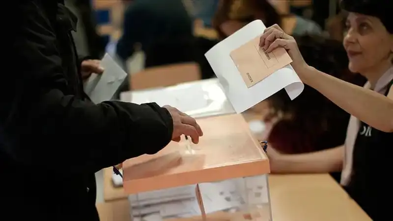 İspanya'da Sosyalistlerin Seçim Hezimetinde Çarpıcı Gelişmeler Neler?