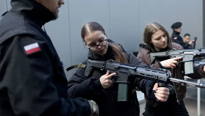 Polonya, Savaş Hazırlıklarına Başladı: Siviller Askeri Eğitime Alınıyor