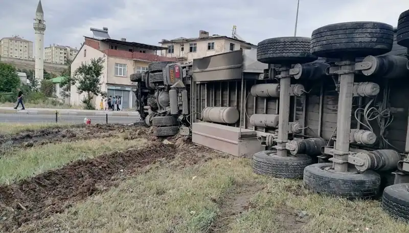 Erzurum'da Freni Boşalan TIR'ın Yol Açtığı Korkunç Kaza