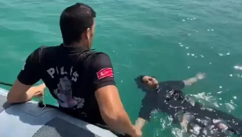 Baraj Gölüne Düşen Kadını Kahraman Gemi Adamları Kurtardı