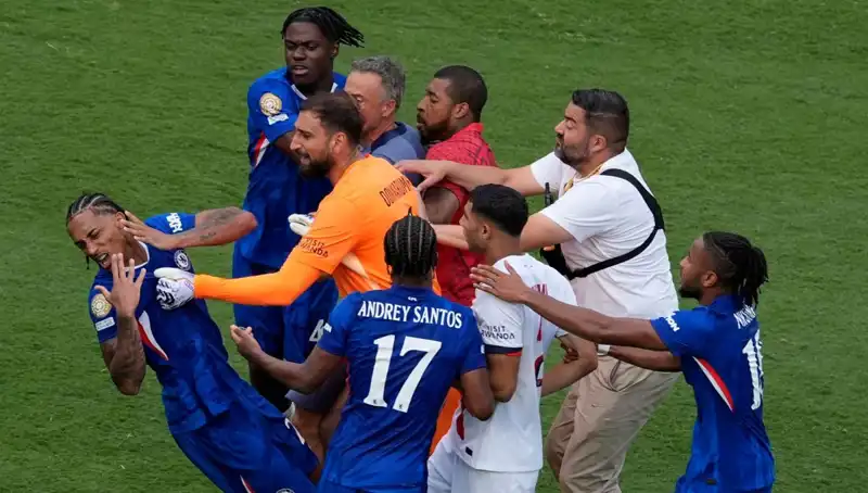Dev Finalde Şok Edici Olay: Teknik Direktörden Futbolcuya Yumruk!