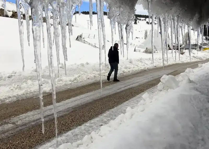 Kışın Sert Yüzü: Sıcaklık Eksi 26'ya Düştü, Hayat Durma Noktasında