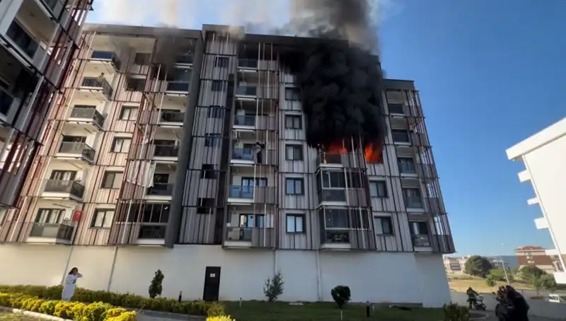 Çanakkale'de Yangın Alarmı: Geceyi Korku İçinde Geçirenler