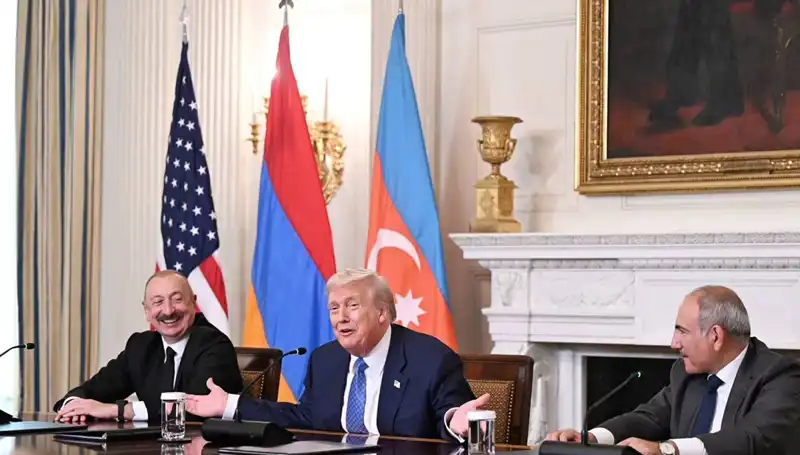 Azerbaycan Lideri Aliyev, Ermenistan'a Yeni Anayasa Çağrısında Bulundu