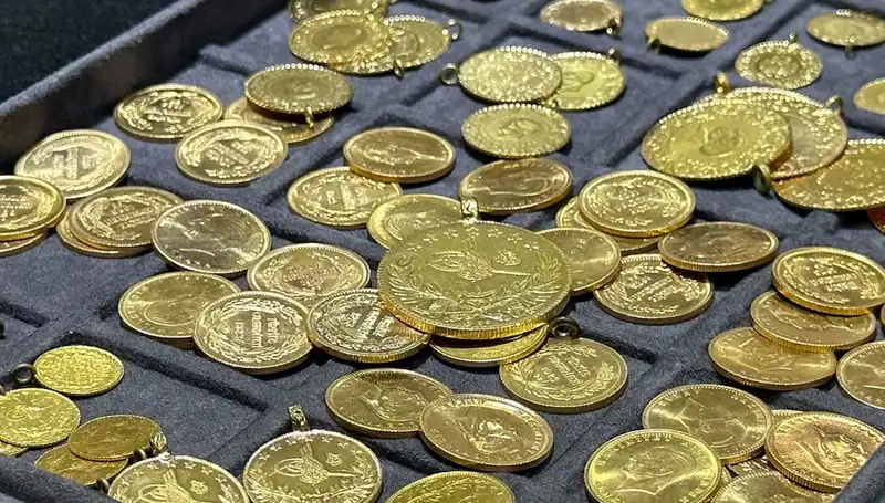 Altın Fiyatları Bu Hafta Sonu Neden Dalgalanıyor? Piyasalardaki Gelişmeler