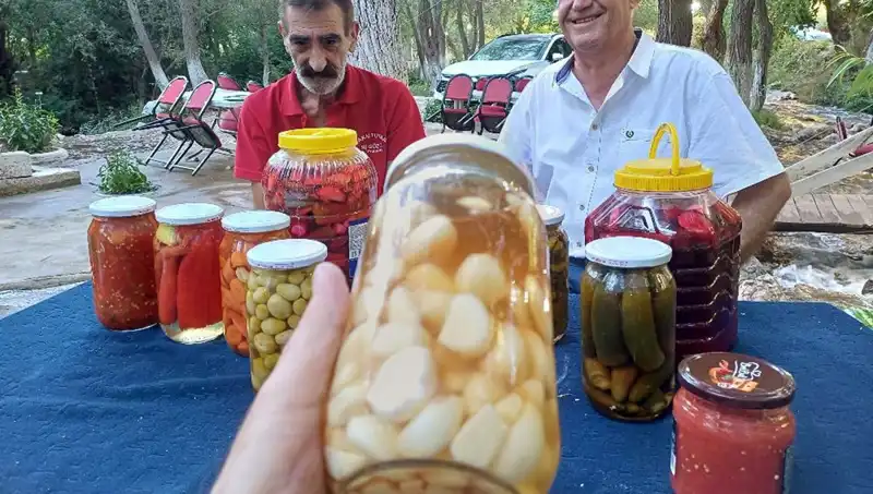 Araban Sarımsağı ile Hazırlanan Turşu: Şifa ve Lezzet Bir Arada