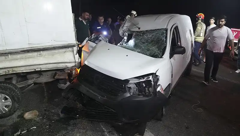 İstanbul’da Korkunç Kaza: Üç Kişi Yaralandı, Olay Yeri Kaos İçinde