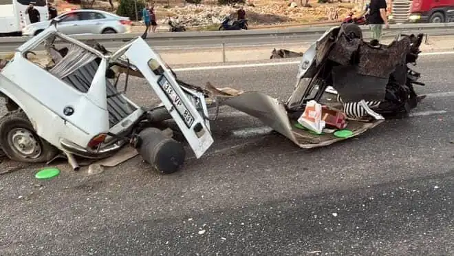 Bariyere Çarpan Araçta Şok Edici Kaza: Bir Ölü, Bir Yaralı