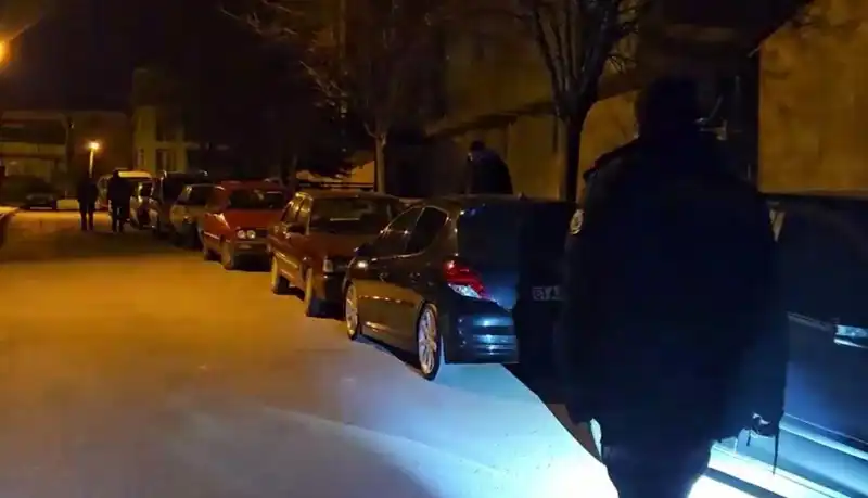 Park Halindeki Araçları Çizen Hırsızlar, Bir Sokak Daha Karıştı!