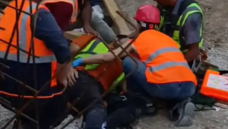 Adana'da İnşaat Kazası: İki İşçi Yaralı, Olayın Ayrıntıları Ortaya Çıktı