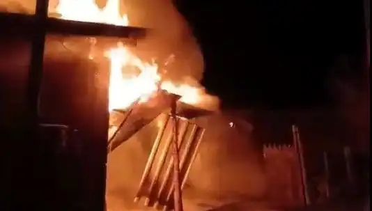 Karabük'te Korkutan Yangın: İki Ev Küle Döndü, Sebebi Merak Ediliyor