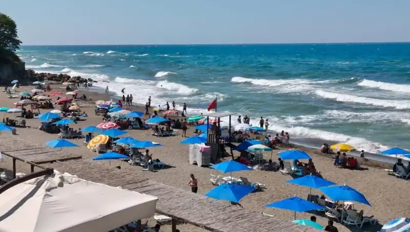 Akçakoca'da Deniz Yasağı: Sebepleri ve Beklentiler Neler?