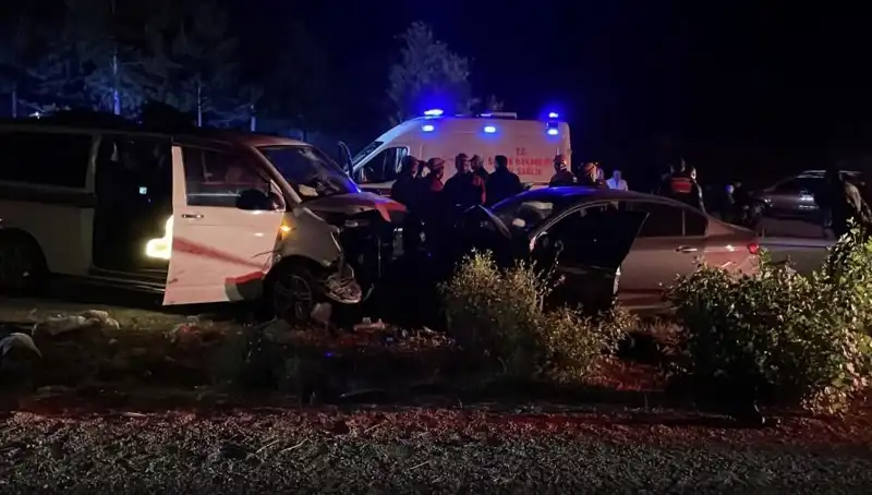 Ters Yön Faciası: Kafa Kafaya Çarpışmada Ölü ve Yaralılar!