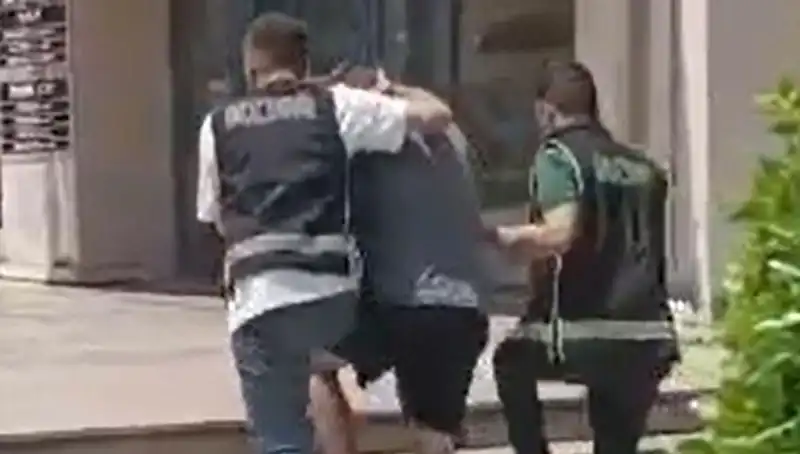 Alışveriş Kazası: Sahte Dövizle Yakalanan Turist Ülkesine Gönderildi