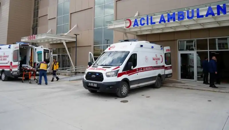 Erzincan’da Feci Kaza: Bir Kişi Hayatını Kaybetti, Üç Yaralı