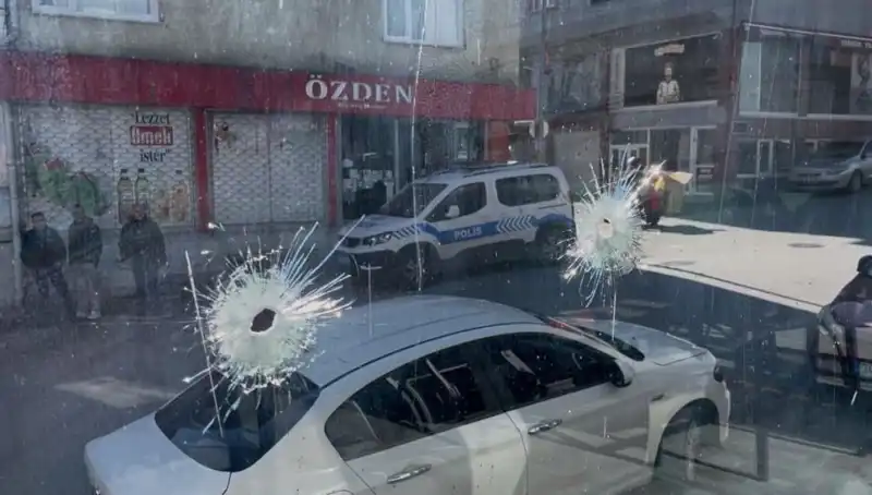 Bursa’da Kıraathane Kurşunlaması: Olayın Ardındaki Gizem ve Son Gelişmeler