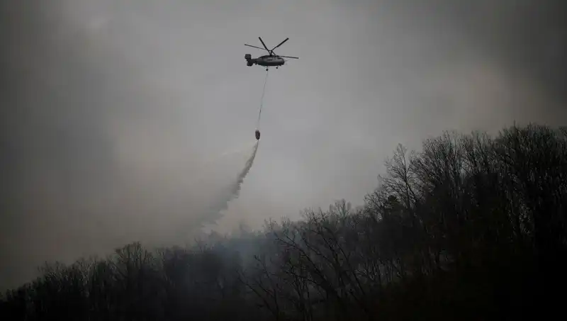 Güney Kore’de Yangın Söndürme Helikopteri Düştü: Acı Olayda 1 Kayıp
